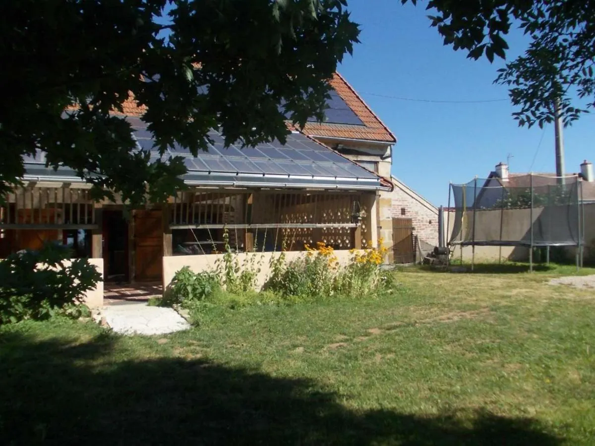 Ferme Eco-Restauree Avec Jardin, Jeux Enfants Et Parking Pres De Neris Les Bains - Fr-1-489-40 contacts