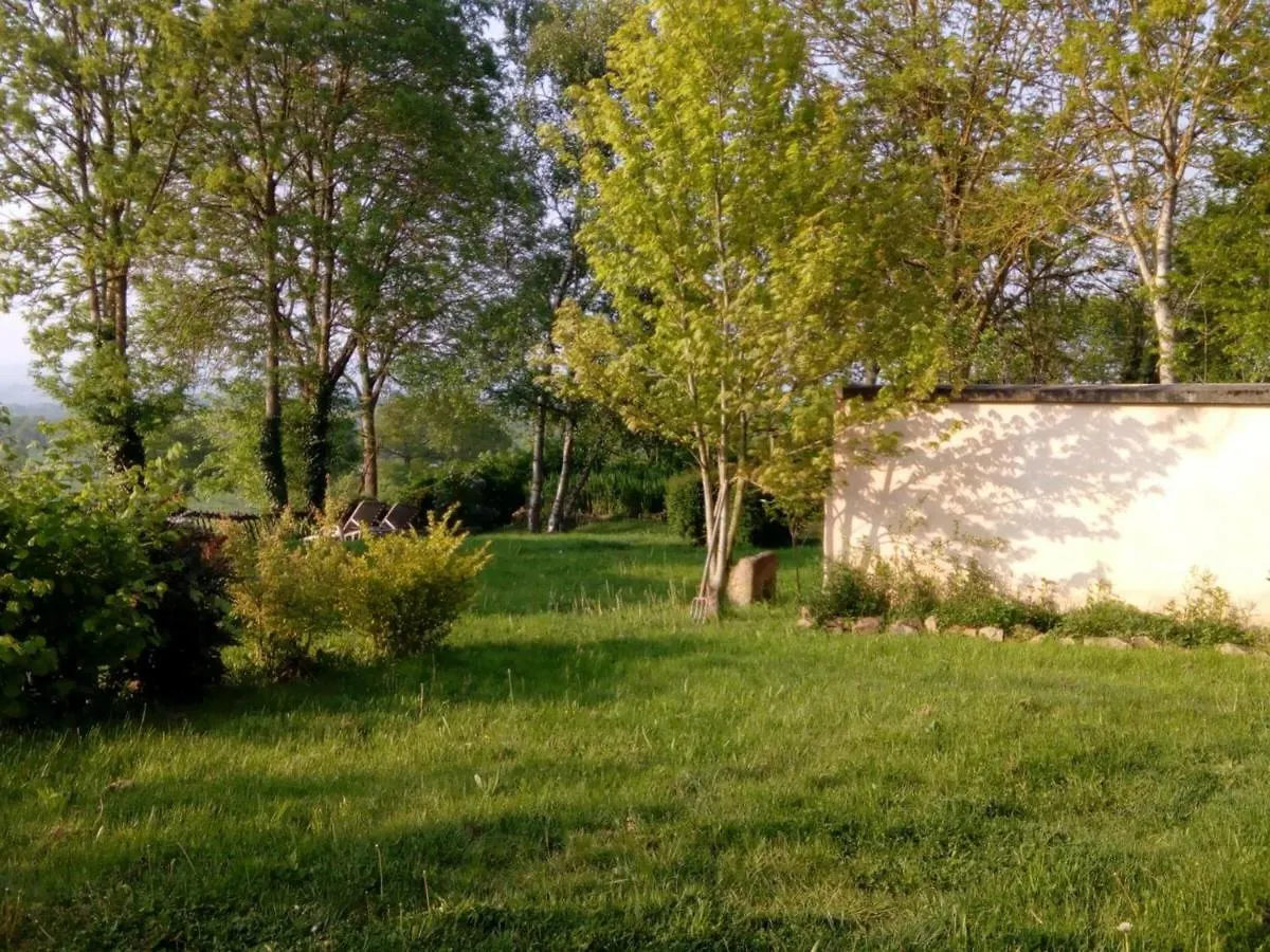 Holiday home Ferme Eco-Restauree Avec Jardin, Jeux Enfants Et Parking Pres De Neris Les Bains - Fr-1-489-40 Villa Blomard